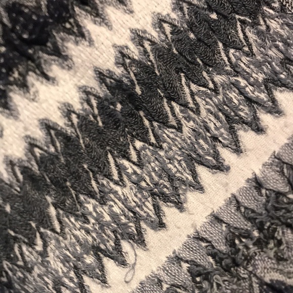 Gorgeous blue,black, white cotton patterned scarf - Picture 2 of 8